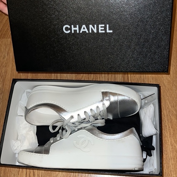Beautiful Chanel CC  Tennis shoes size 8.5 - Picture 1 of 7